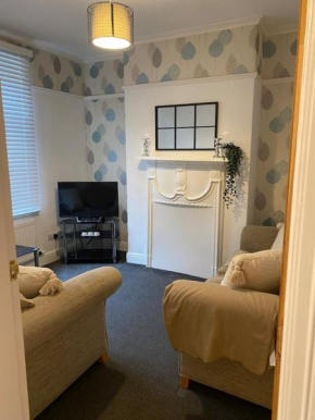 Cosy House close to City Centre & Racecourse